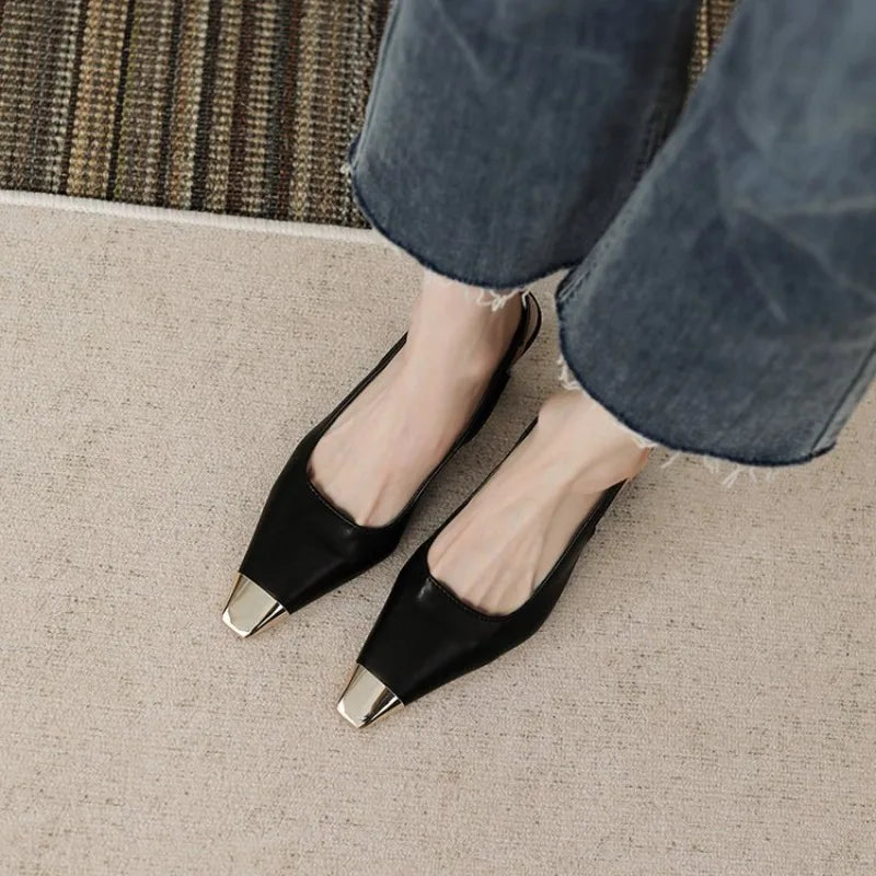 Layla | Teräväkärkiset slingback-korot