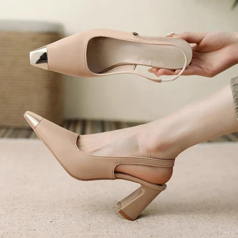 Layla | Teräväkärkiset slingback-korot