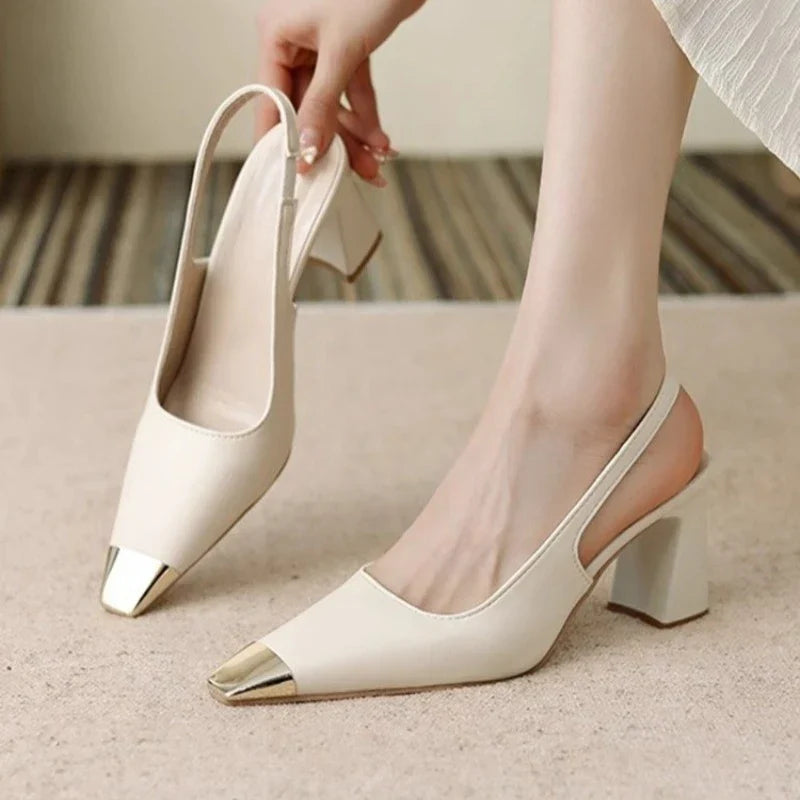 Layla | Teräväkärkiset slingback-korot