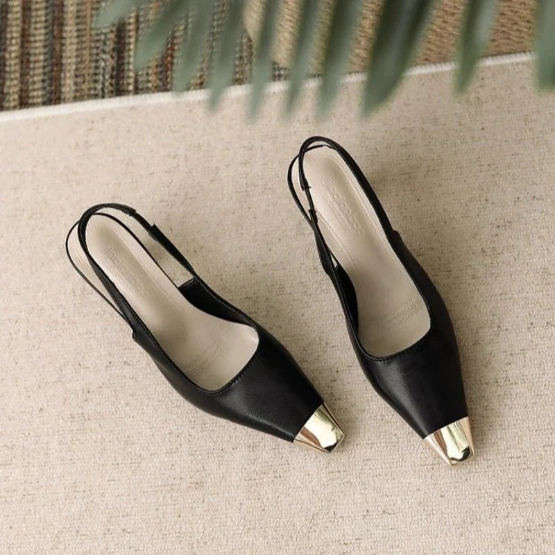 Layla | Teräväkärkiset slingback-korot
