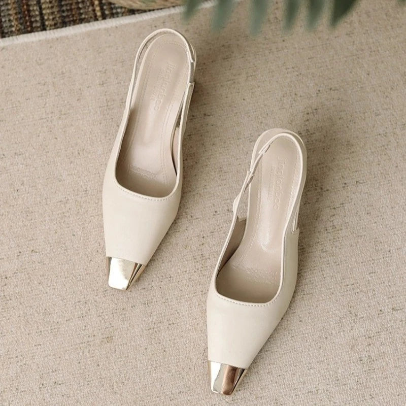 Layla | Teräväkärkiset slingback-korot